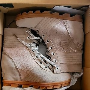 Sorel lexi wedges size 7